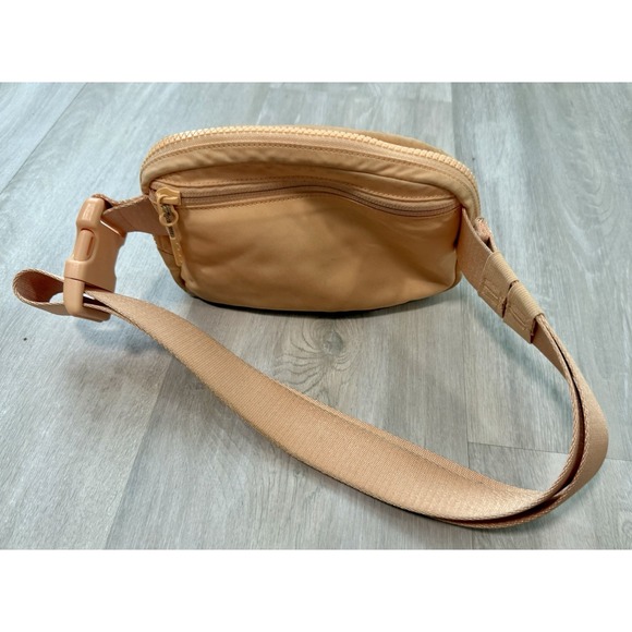 Lululemon 1L Everywhere Belt Bag Summer Glow Carmel - Picture 5 of 6